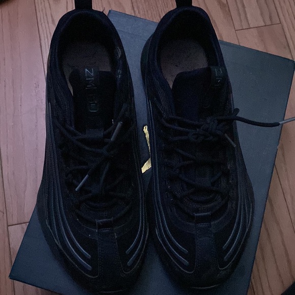 nike shoes - Picture 3 of 3